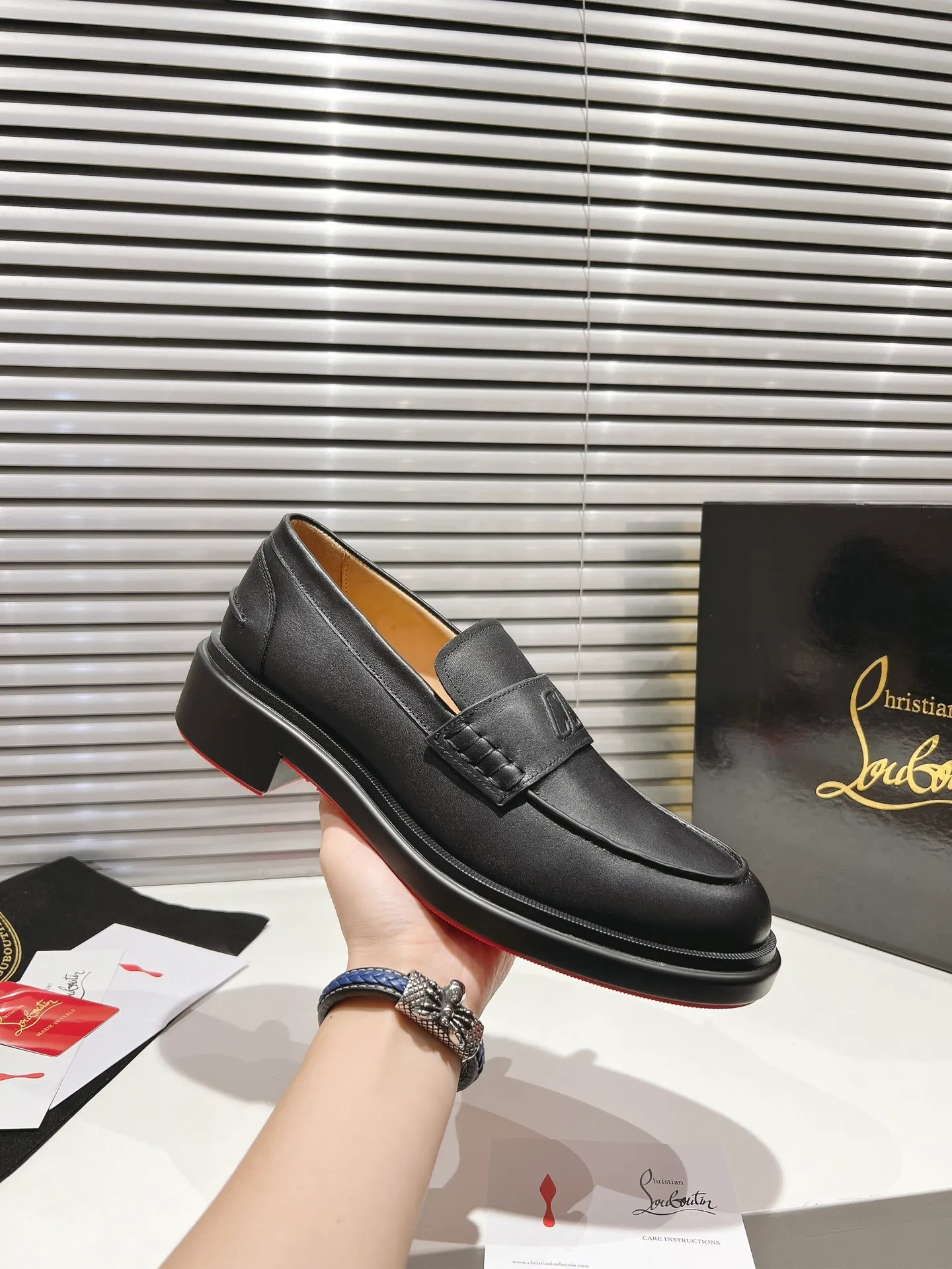 👟👟Ex-factory price 760👟👟 ╔Tire bottom Loaf🆑Black cowhide╗ ·Top version customization·2024𝐬𝐬 𝑪𝒉𝒓𝒊𝒔𝒕𝒊𝒂𝒏 𝑳𝒐𝒖𝒃𝒐𝒖𝒕𝒊𝒏 ▪️No matter the last shape, fabric, diamonds, nails, lining, outsole, they are as close as possible to ZP... ▪️The original sole is specially provided by the original factory ▪️The lining is imported water-dyed cowhide ▪️The private customization time is about 3-7 days —————— Size: Men's 39M-46M